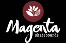 logo magenta skateboards fond noir